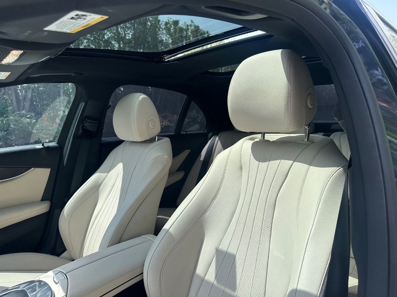 مرسيدس بنز E 350 2022 | E350 4MATIC | Full Option | American Specs | 63,000 km | Excellent Condition