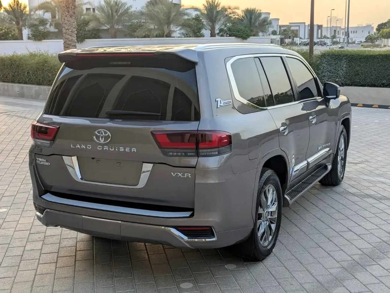 Toyota Land Cruiser VXR Facelifted With Interior and Exterior GCC Specs | Well Maintained