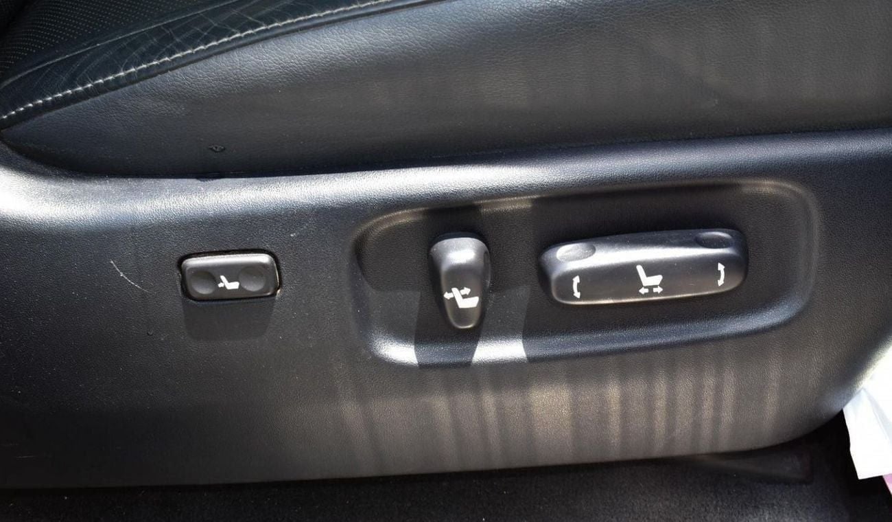 Toyota Land Cruiser V8 4.5L Diesel (Right Hand)