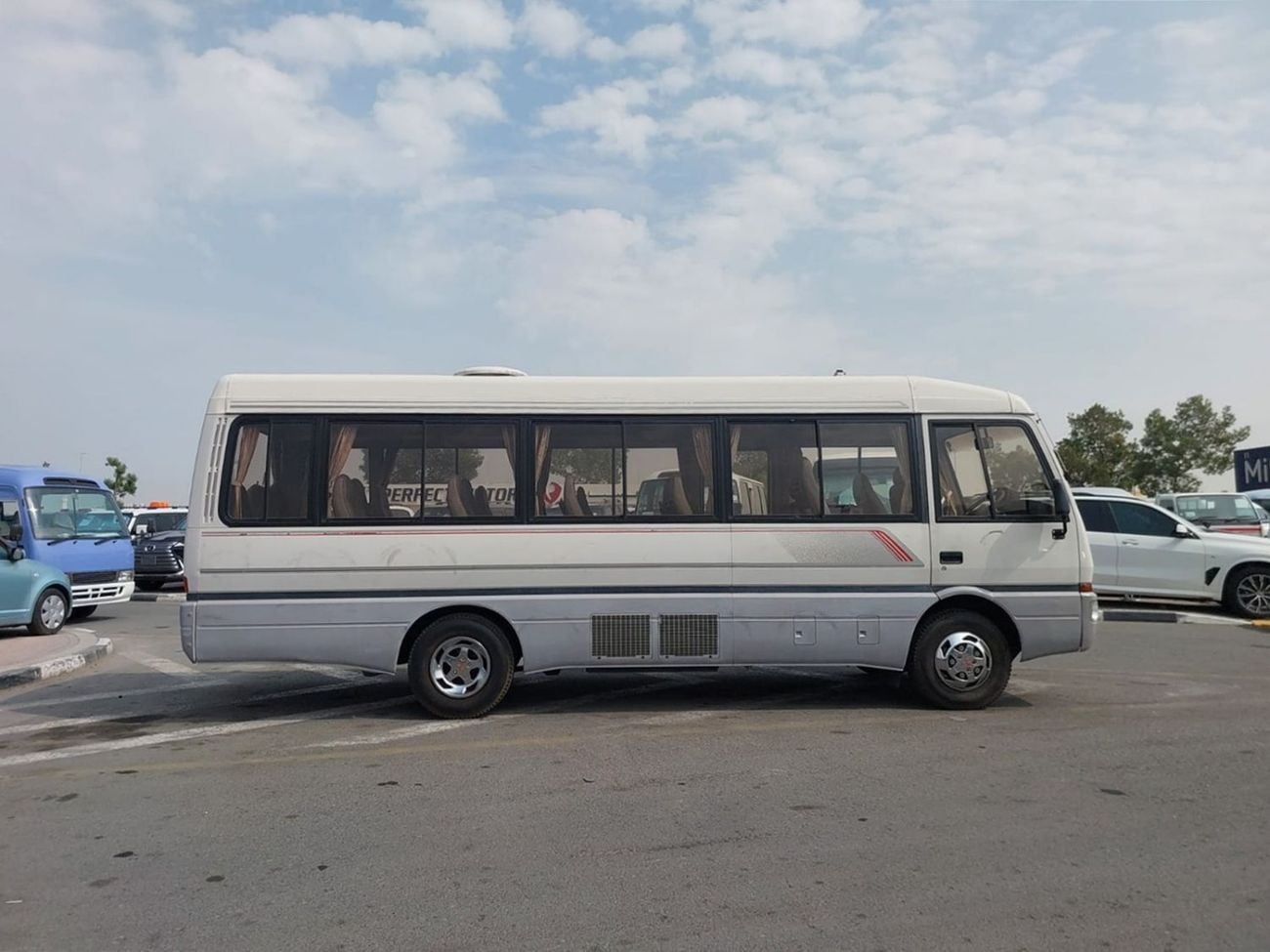 ميتسوبيشي روزا (RAMADAN OFFER) MITSUBISHI ROSA BUS RHD 1996 MODEL 3.9 L DIESEL MANUAL(PM40464)