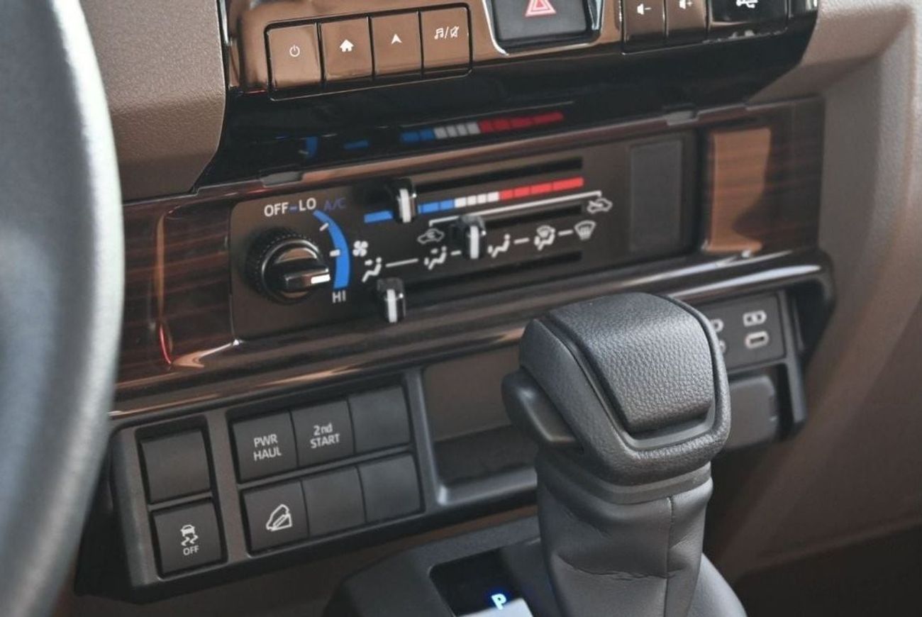 تويوتا لاند كروزر بيك آب Toyota Land Cruiser Pickup  4.0L V6, Petrol, 4WD, Model 2025, Color White (Export Price)