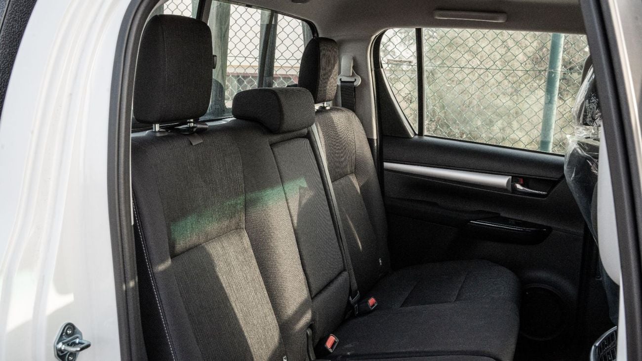 تويوتا هيلوكس 2025 Toyota Hilux SGLX 2.4L MT Diesel (White-Black)