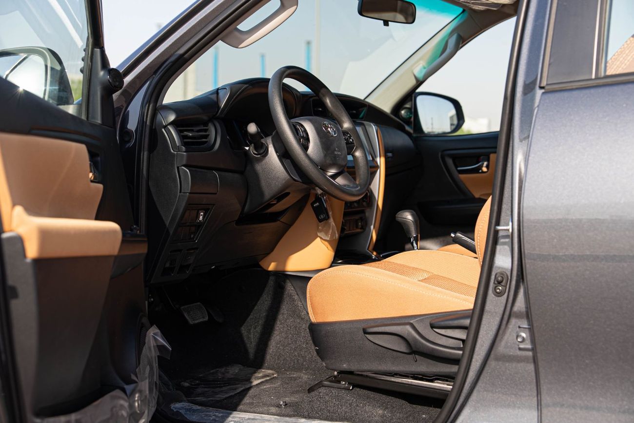 تويوتا فورتونر 2025 Toyota Fortuner 2.7 - Grey Mettalic Inside Chamois | Export Only