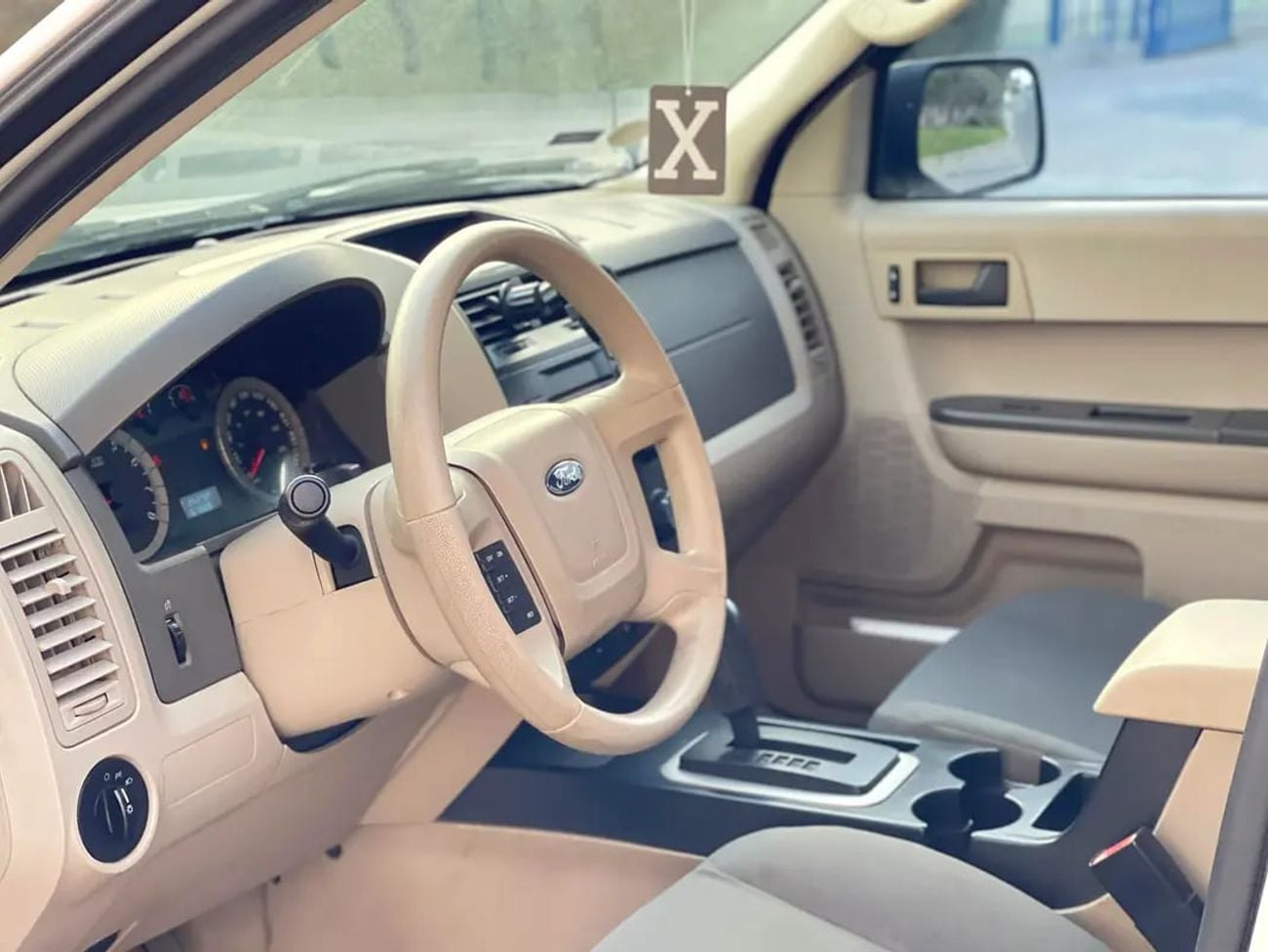 Ford Escape XLT | 2.5L 4-CYLINDERS | | GCC | LOW MILAGE | WELL MAINTAINED