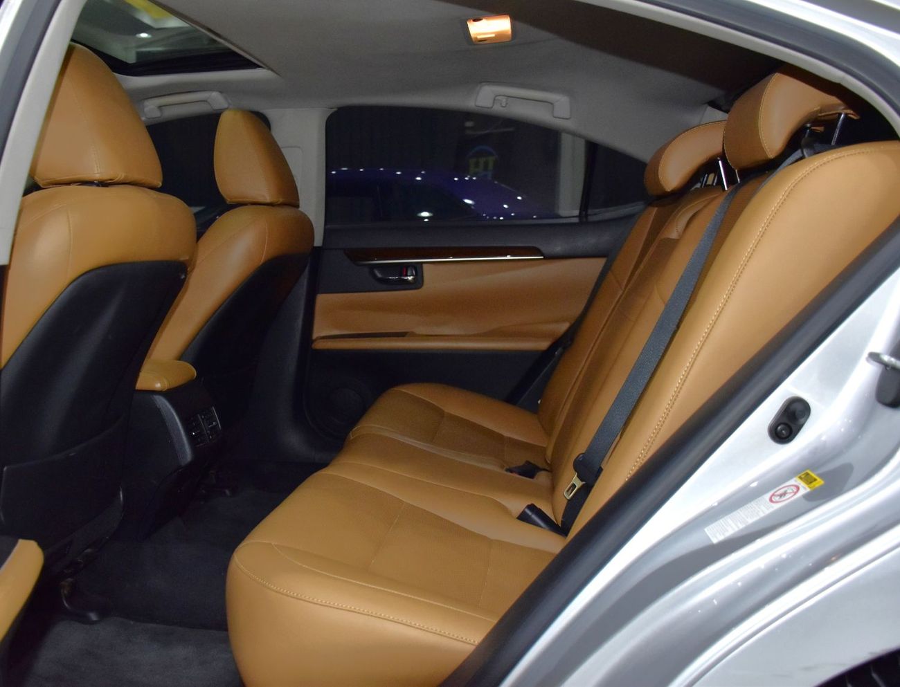لكزس ES 350 PLATINUM EXCELLENT DEAL for our Lexus ES350 ( 2015 Model ) in Silver Color American Specs
