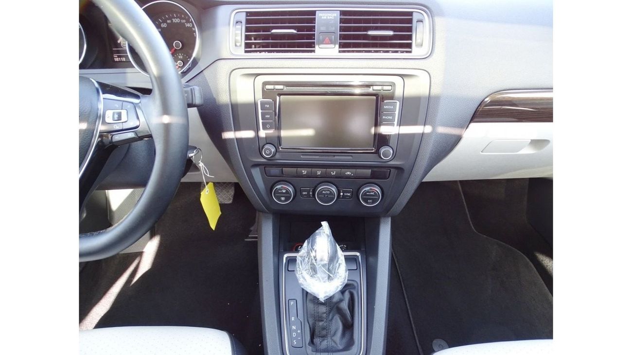 Volkswagen Jetta Volkswagen Jetta V5 2.5L 2016 Model GCC Specs With Full Service History From Dealer In Perfect Condi