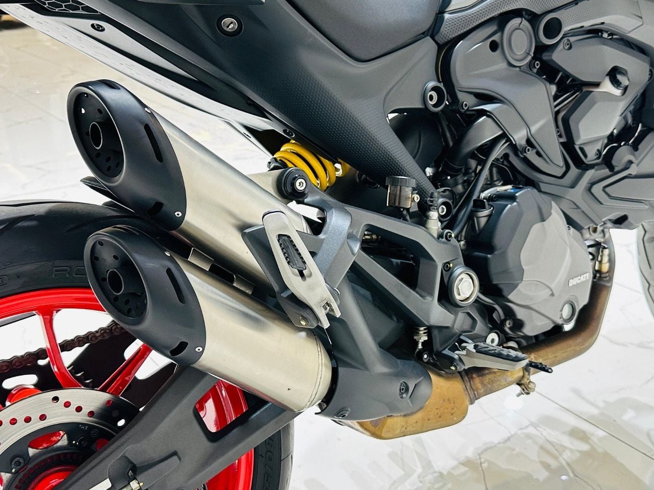 دوكاتي مونستر بلس