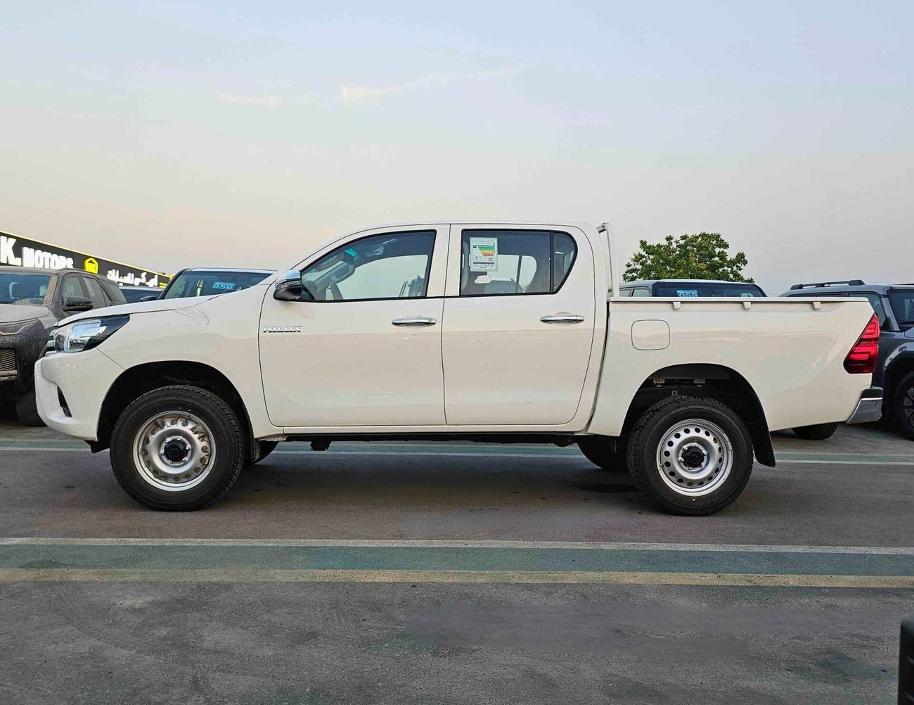 Toyota Hilux DLX-G1 / NARROW BODY / M/T / 2.4L V4 DIESEL / 4WD (CODE # DLX-G1)