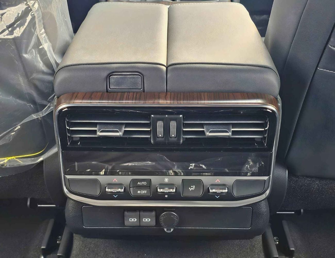 Toyota Land Cruiser VX /4.0L PETROL V6 /RADAR /BIG DVD/JBL SPEAKERS / REAR ENTERTAINMENT DVD /MID OPTION (CODE#VX4MA)