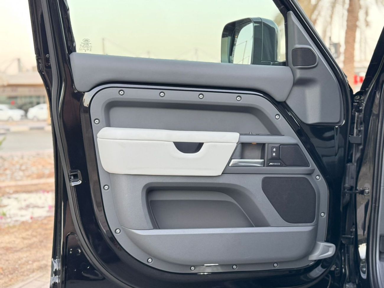 Land Rover Defender P400 110 X-Dynamic HSE 3.0L (5 Seater)