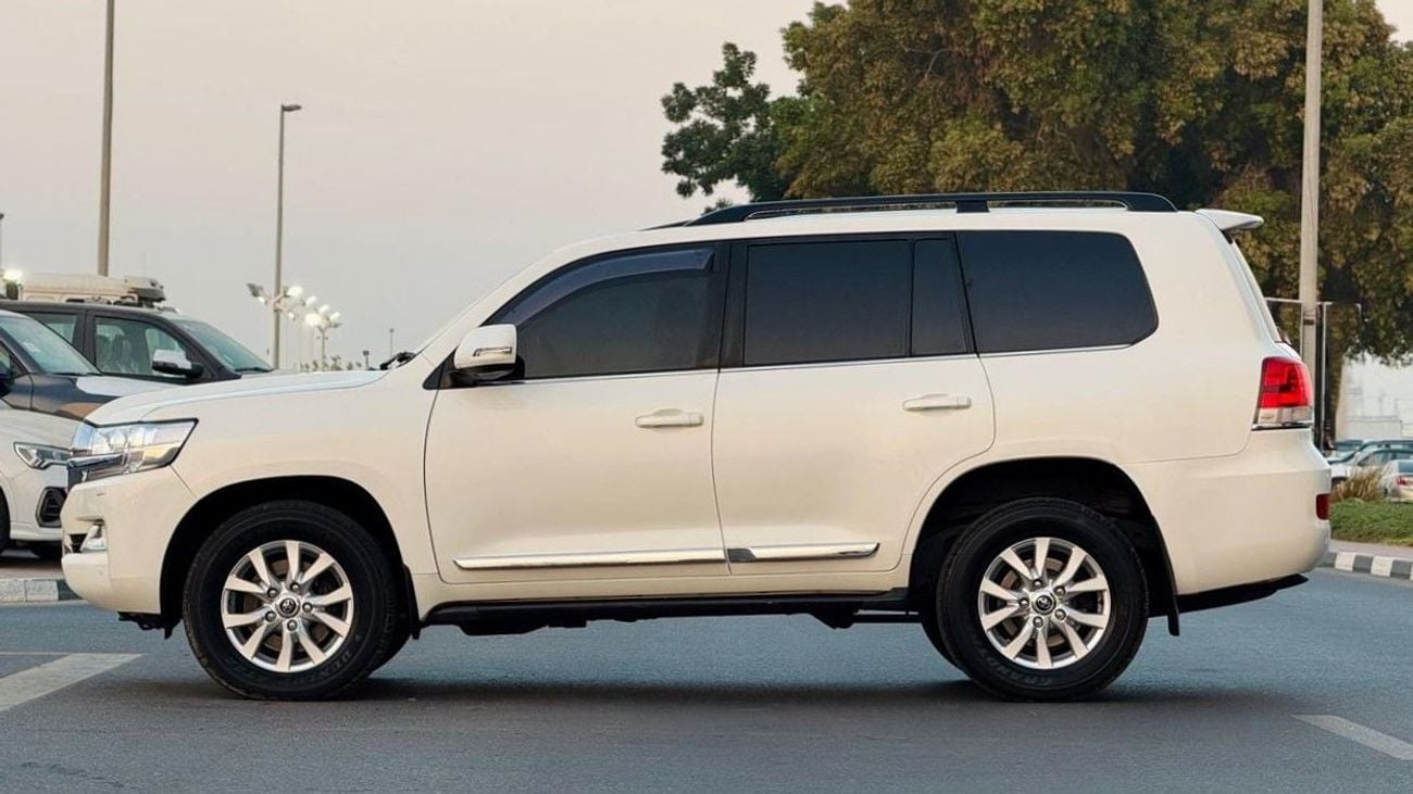 Toyota Land Cruiser SAHARA | PUSH START | SUNROOF | 360 VIEW CAMERA | V8 DIESEL ENGINE | AT | ELECTRIC HEATED & MEMORY S