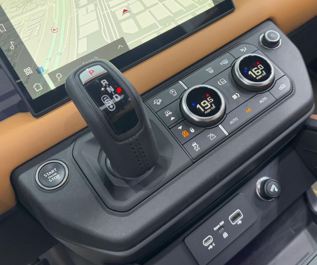 Land Rover Defender 110 X P400 3.0L 2024 Land Rover Defender 110 P400 X, January 2029 Land Rover Warranty + Service Pack