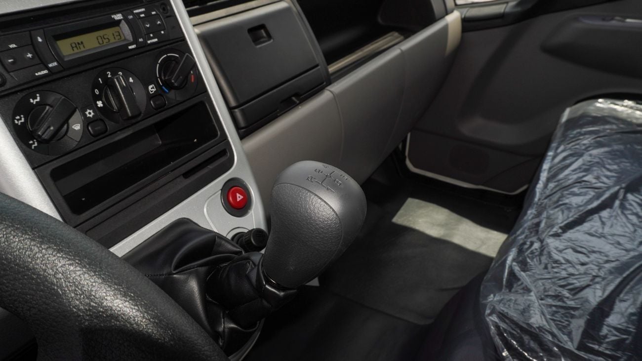 ميتسوبيشي كانتر فان Brand New Mitsubishi Fuso Canter 2025 4.2L 2WD with ABS Diesel |White/Black |CANTERCHASSIS-100-ABS-2