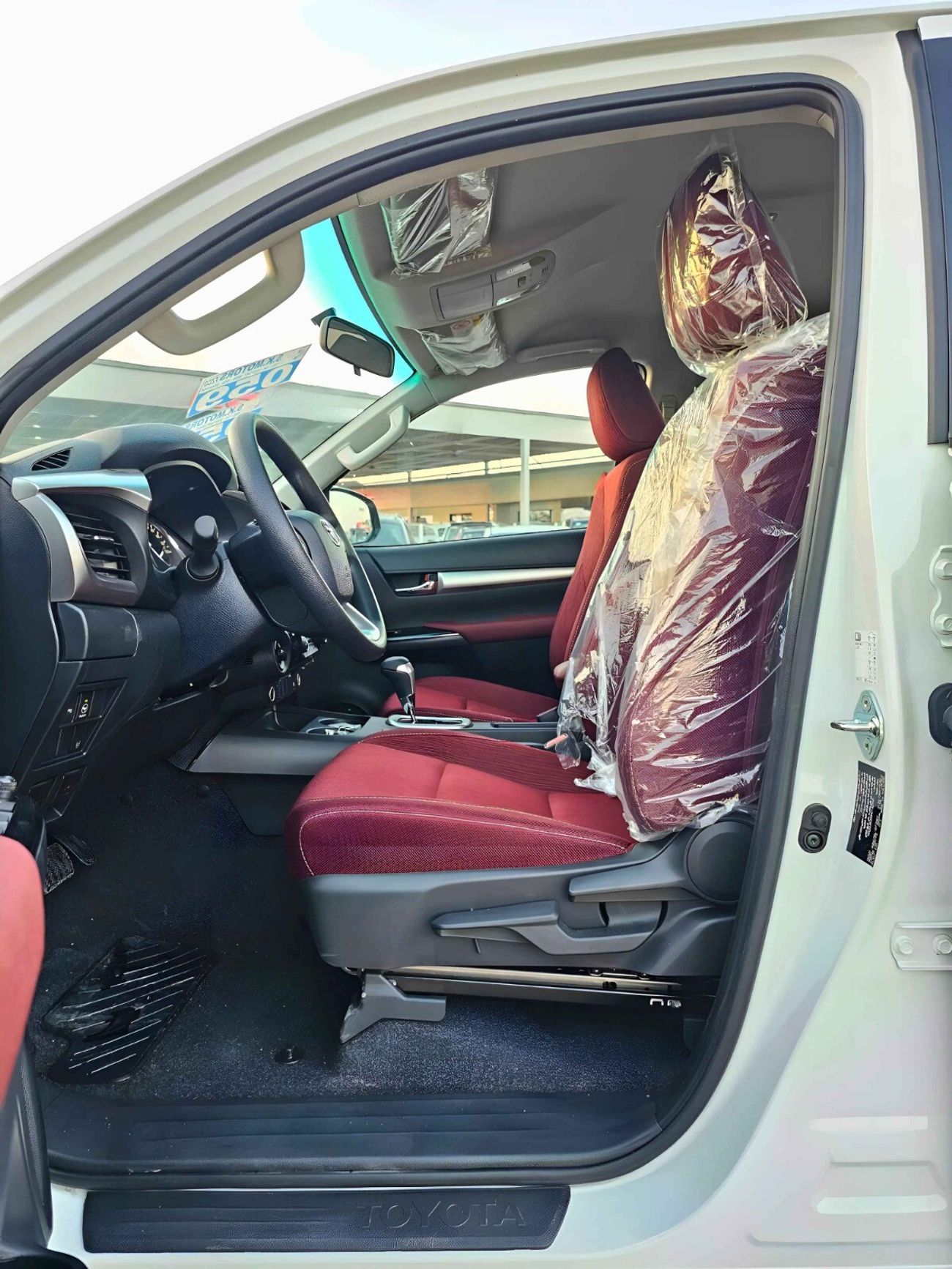 Toyota Hilux SR5 / GLXV / WIDE BODY /  A/T / 2.7L V4 PETROL / PUSH START / DVD+CAMERA / FULL OPTION (CODE # GLX-V