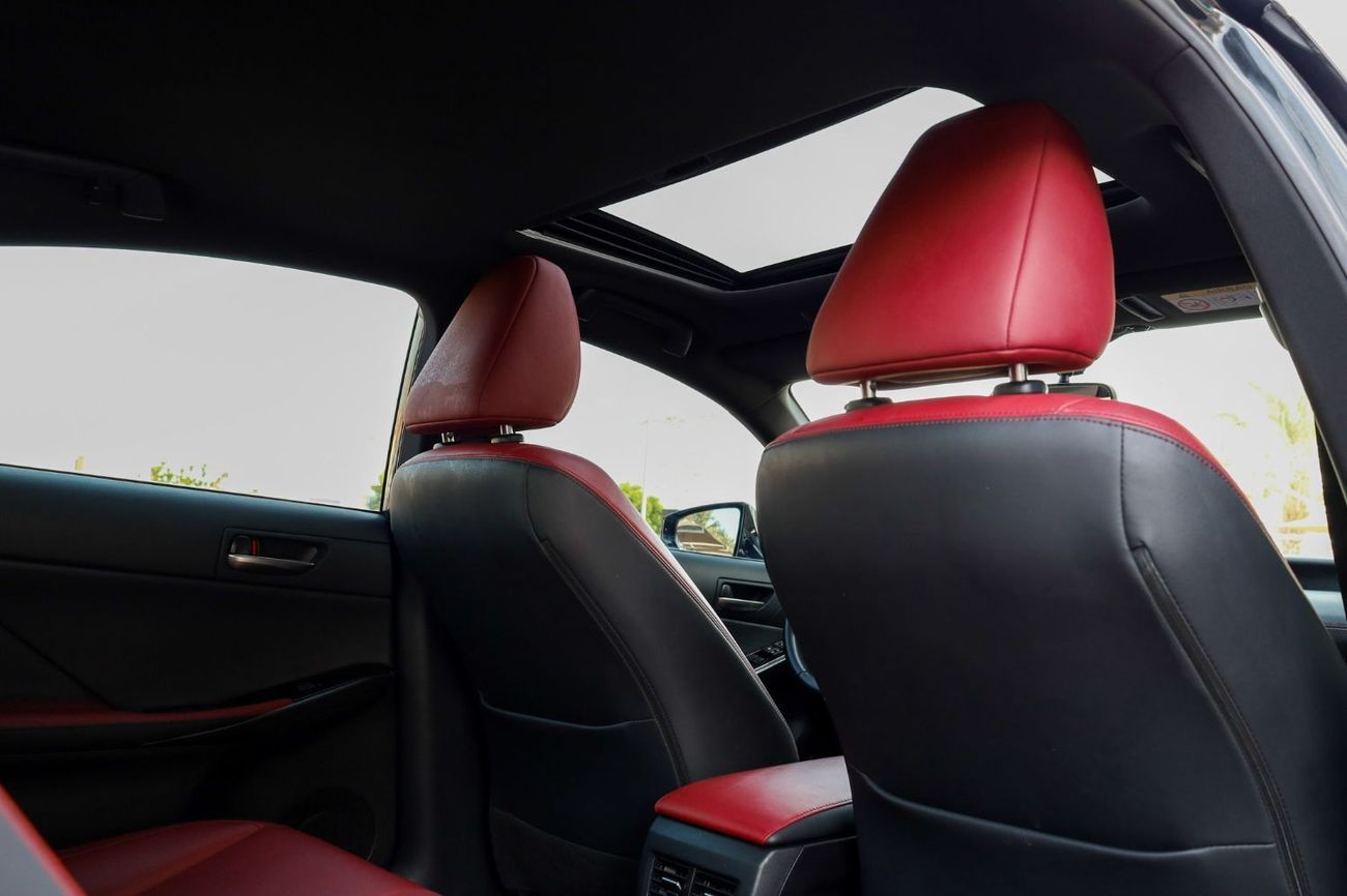 Lexus IS300 Premier Lexus IS300 2021 GCC under Warranty with Flexible Down-Payment.