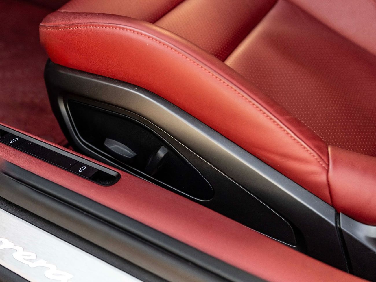 Porsche 911 Carrera 3.0L (444 HP) Coupe