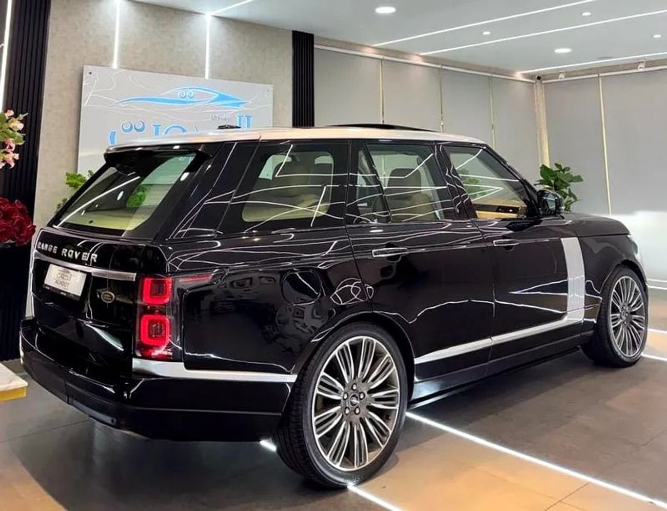 Land Rover Range Rover VOGUE SE SUPERCHARGED RR VOGUE V8 || FACELIFT || GCC || FULLY LOADED || SCREENS || CONDITION