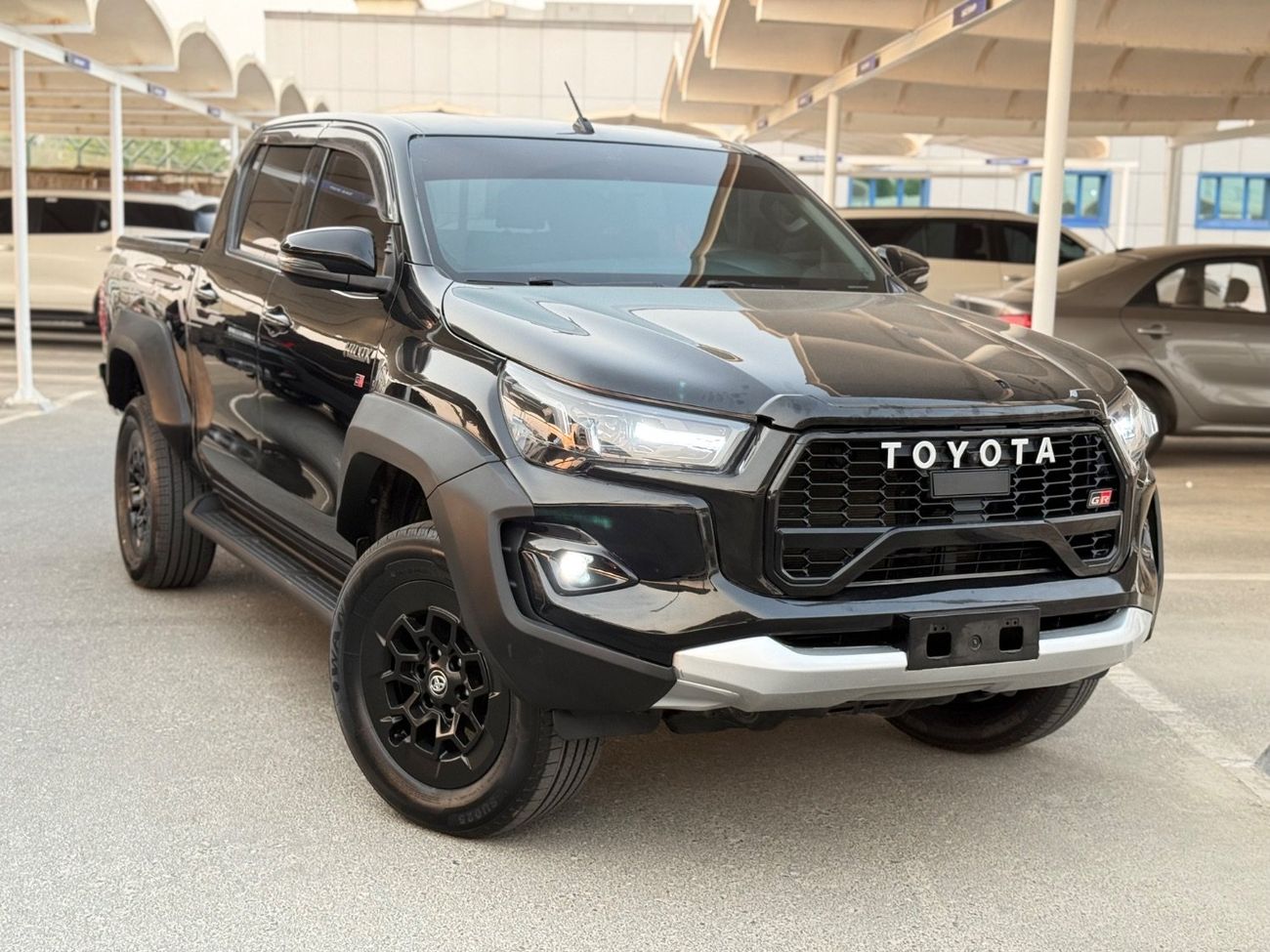 تويوتا هيلوكس GLX 2.7L Double Cab Utility A/T