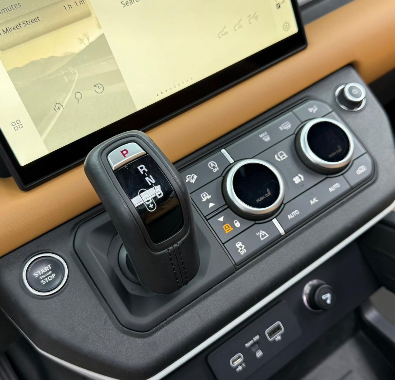 Land Rover Defender P400 110 HSE 3.0L (5 Seater) 2024 Land Rover Defender 110 HSE P400, 2028 LR Warranty, 2029 LR Servic