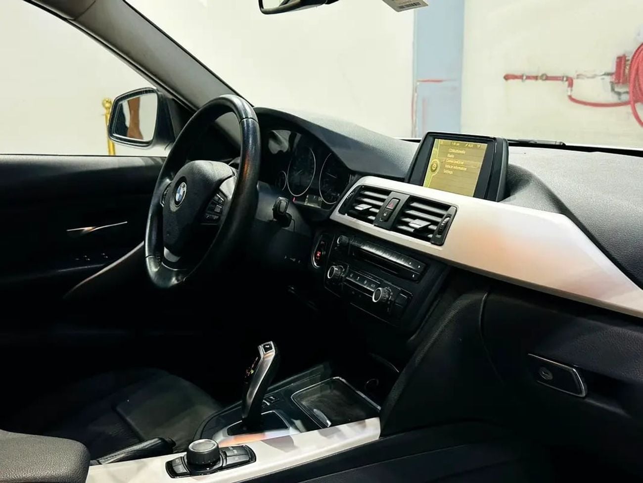 بي أم دبليو 316i Exclusive 1.6L