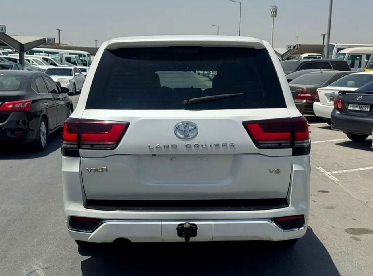تويوتا لاند كروزر Toyota land cruser GXR 2009 facelifted 2025 V8 4.6 petrol Engin  colour white push start transmissio