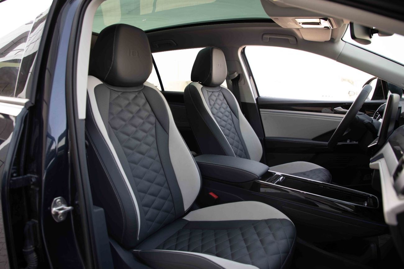فولكس واجن ID.6 2024 Volkswagen ID6 Crozz Pro - Blue Inside Black | Export Only