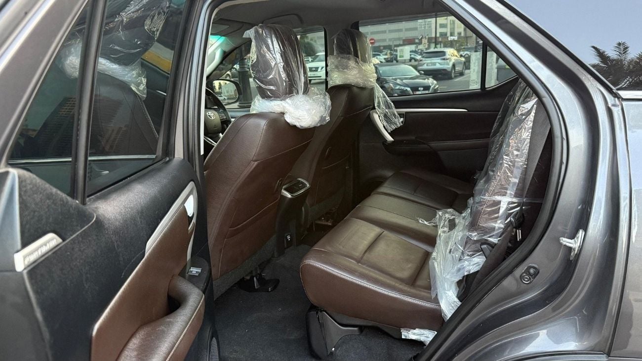 تويوتا فورتونر Crusade Right Hand Drive Automatic 4x4