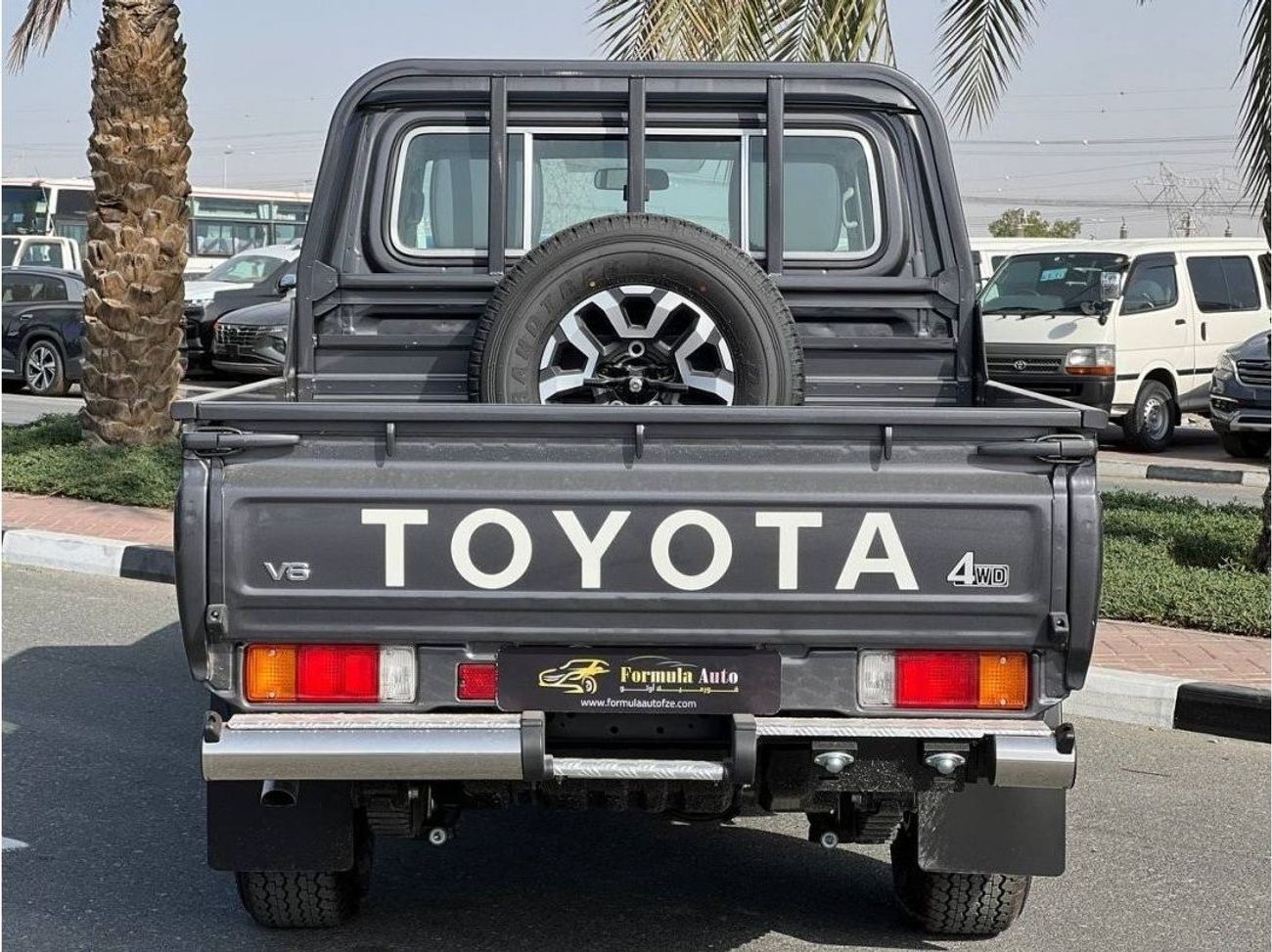Toyota Land Cruiser Pick Up LC79 4.0L PTR A/T D/C // 2024 // MID OPTION WITH POWER WENDOS , DIFF LOCK , WINCH // SPECIAL OFFER /