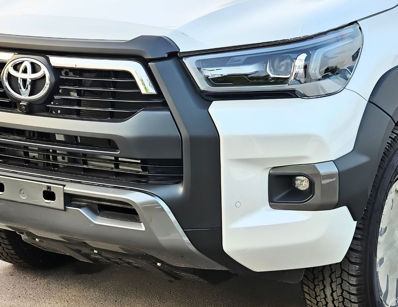 Toyota Hilux ADVENTURE EXL DOUBLE CABIN || 4.0L V6 PETROL | AIR COMPRESSOR | ROLLBAR | 360*CAMERA | FR&RR P/SENSOR (CODE#HP