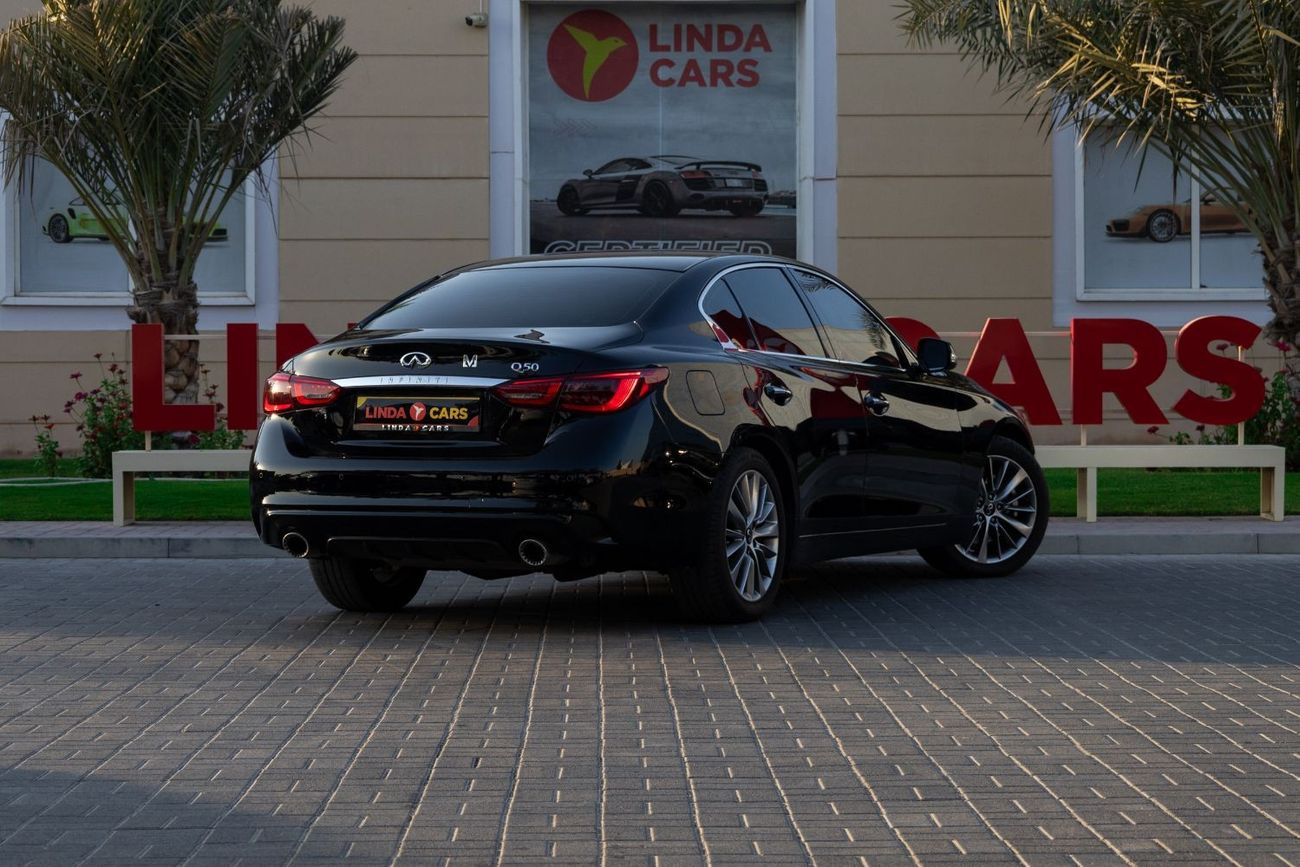 Infiniti Q50 Luxe V37