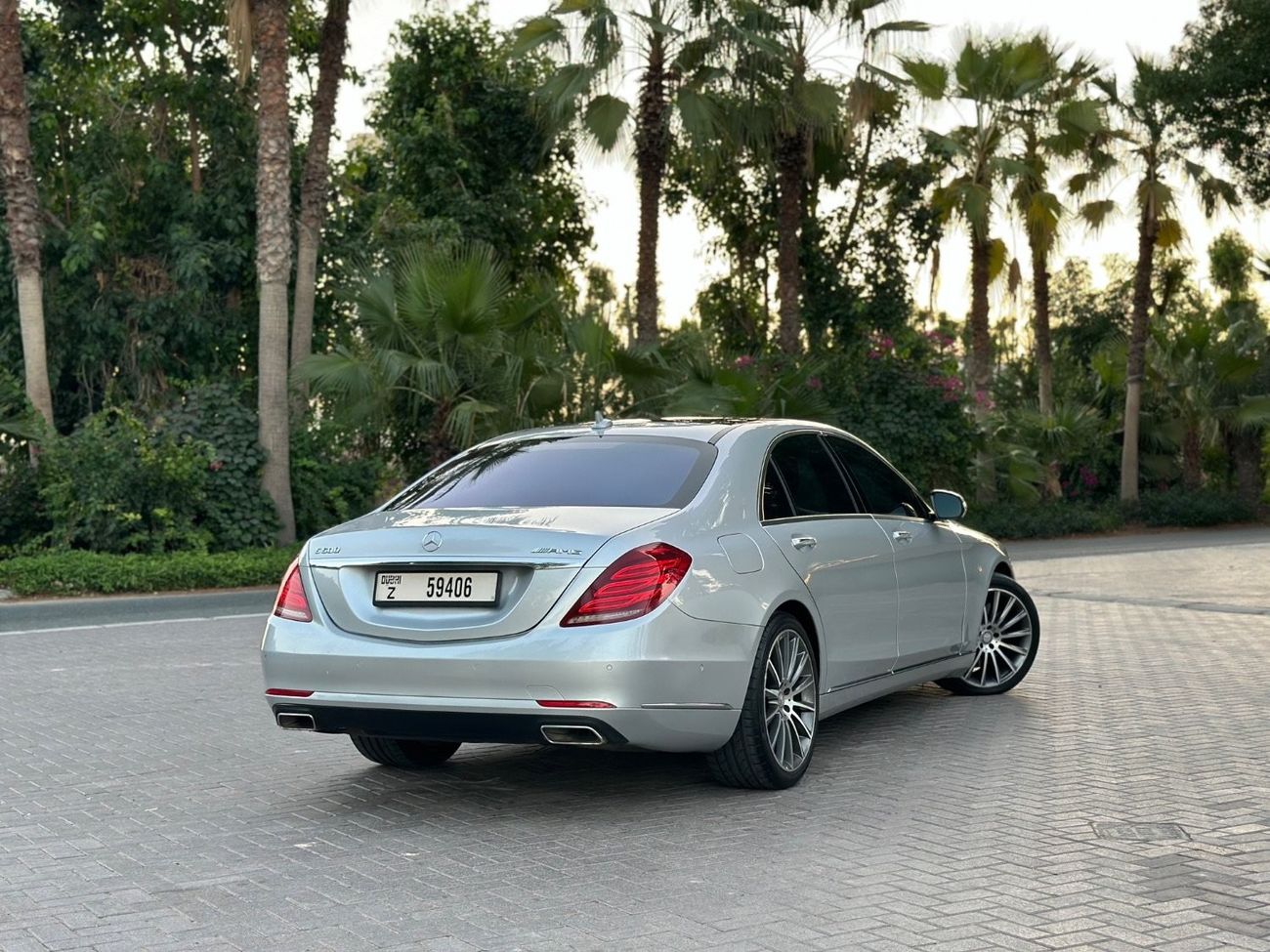 Mercedes-Benz S 550 2015 - AMG - 4.7L Twin Turbo V8 - 449 hp - Perfect Condition