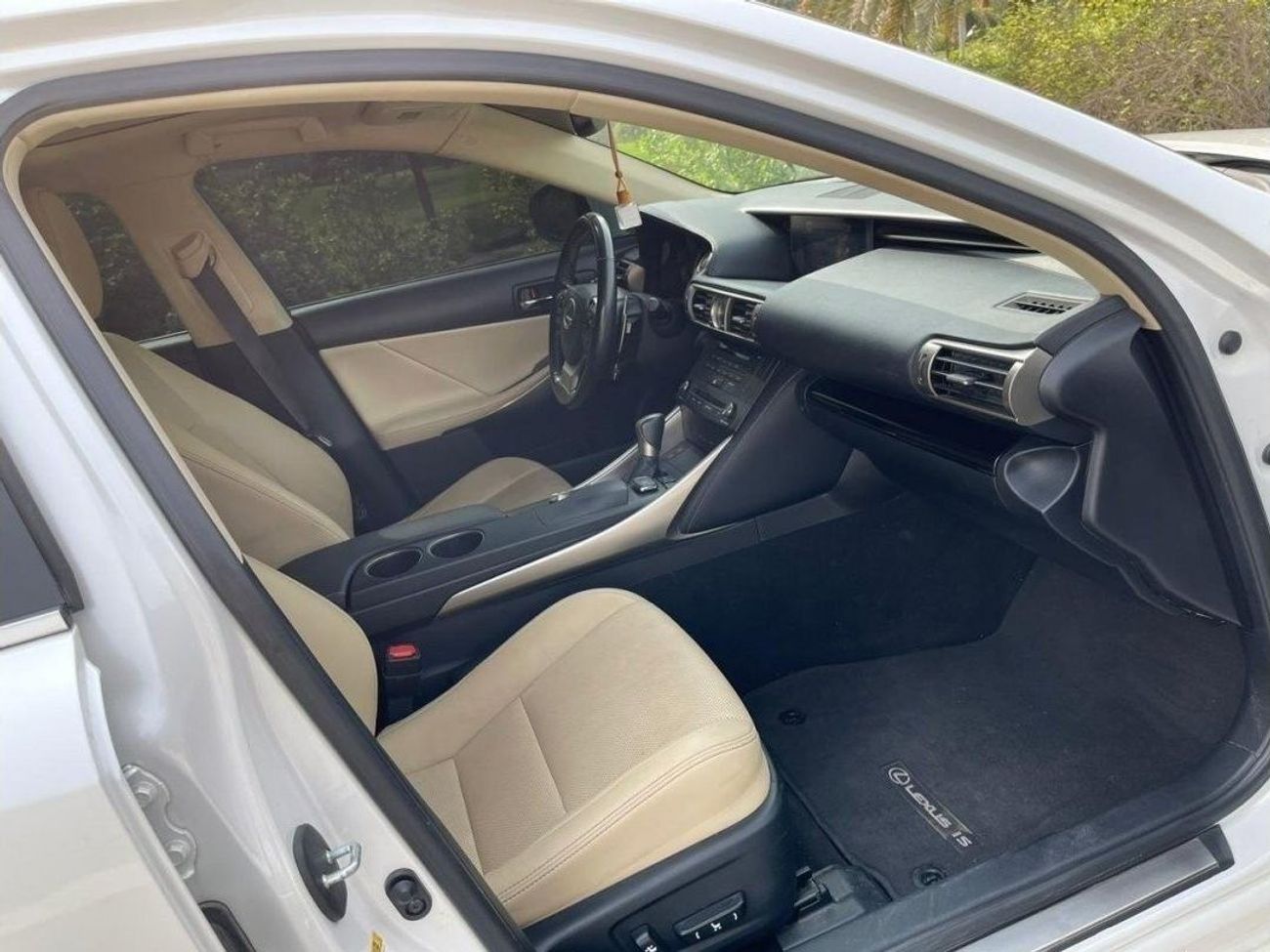 لكزس IS 300 بلاتينوم لكزس اي اس 2016 فل مواصفات