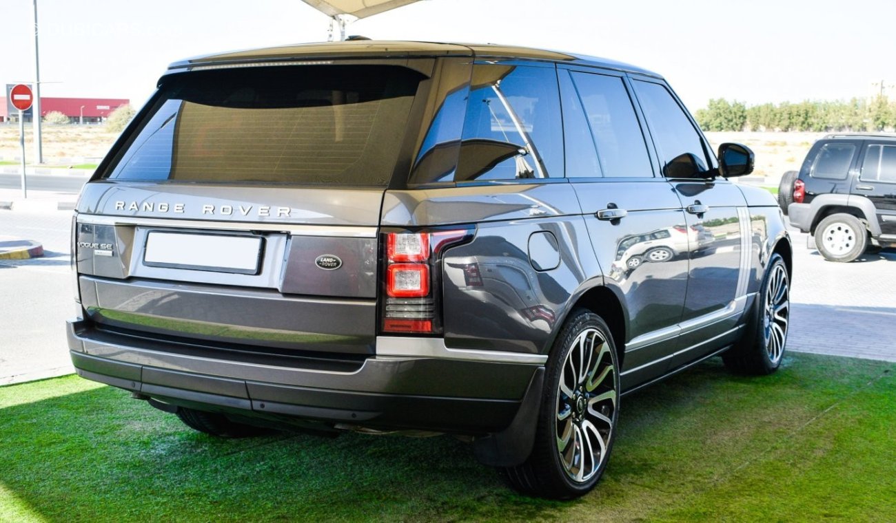 Land Rover Range Rover Vogue With Vogue SE Supercharged Badge