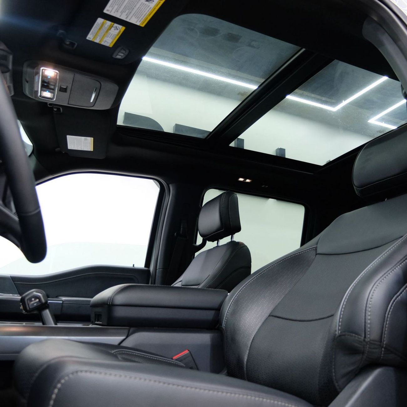 Ford F 150 Lariat 3.5L Ford F-150 Lariat 2024 Hybrid 4WD – Gray | Black Interior | Canadian Specs