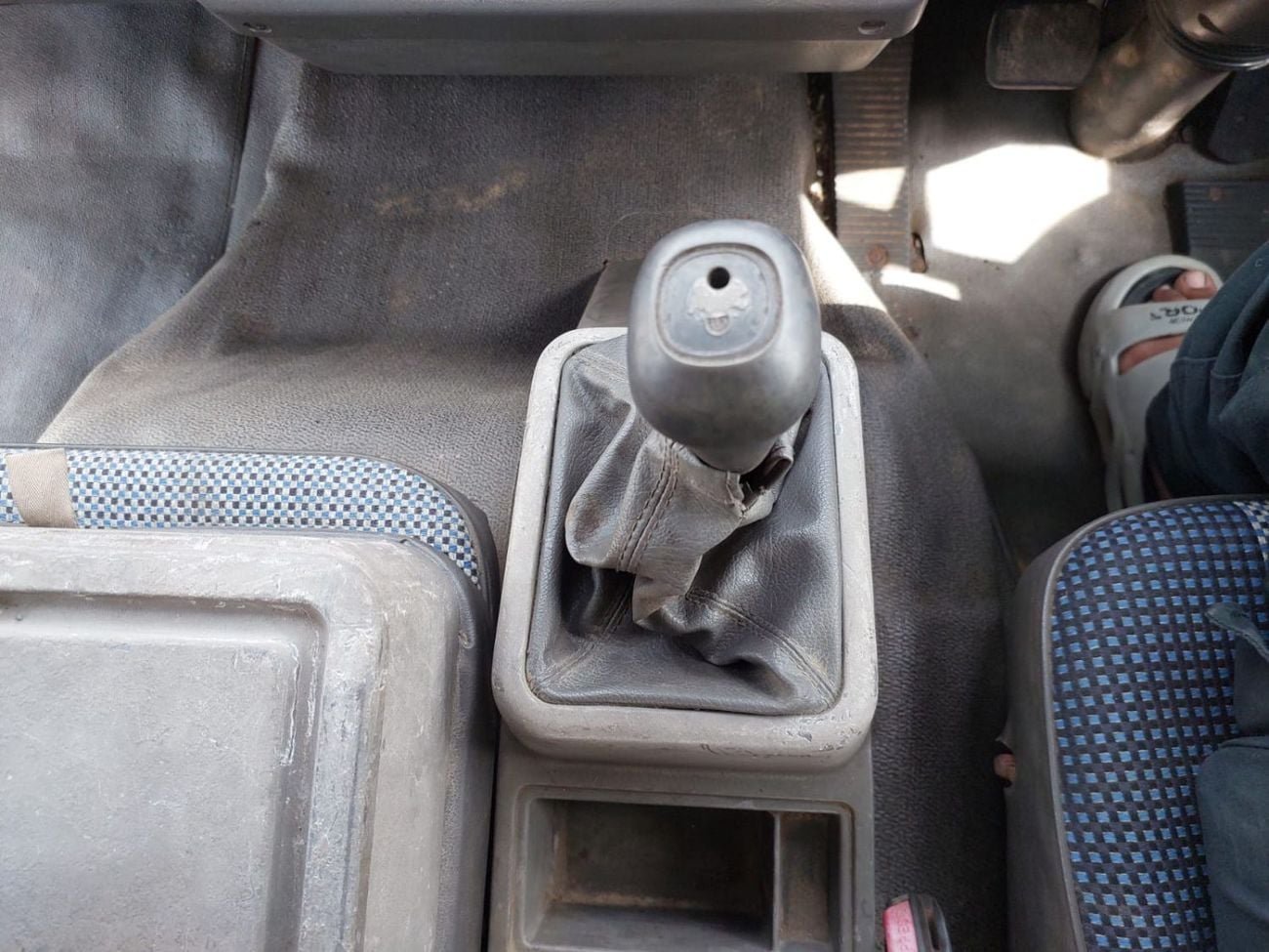 Mitsubishi Fighter (RAMADAN OFFER) MITSUBISHI FIGHTER TRUCK RHD 1990 MODEL 7.5 L DIESEL MANUAL(PM40032)