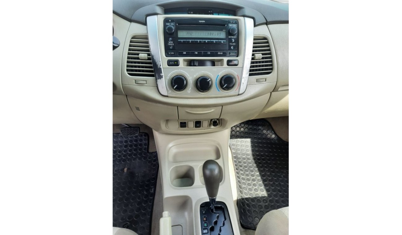 Toyota Innova Toyota Innova 2015 gcc full automatic very celen car