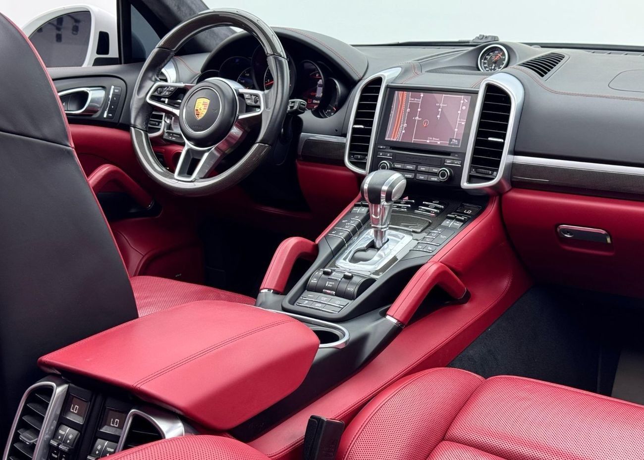 بورش كايان GTS 3.6L 2017 Porsche Cayenne GTS, Excellent Condition, Full Agency Service History, GCC