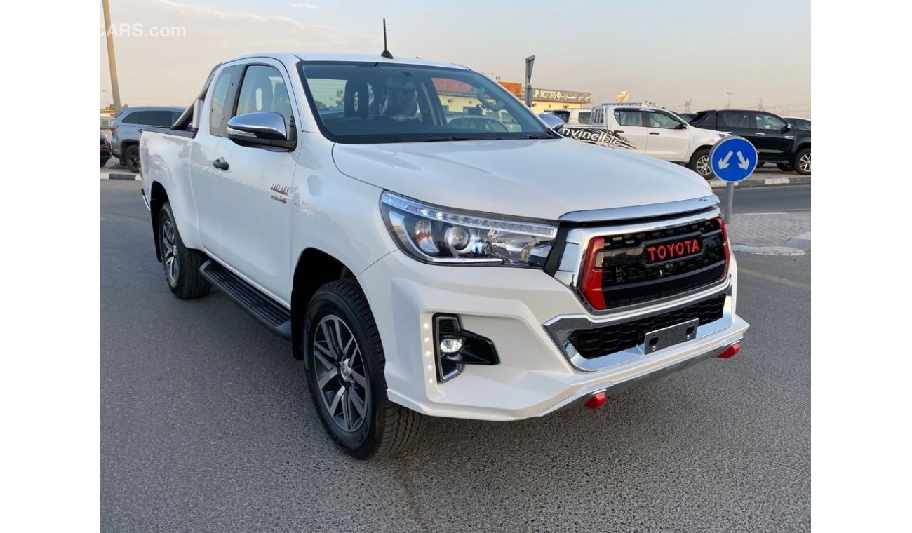 Toyota Hilux diesel smart cabin automatic 2.8L year 2018 white color