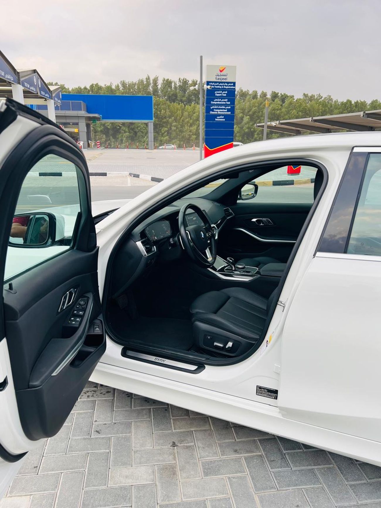 بي أم دبليو 330i Std 2.0L