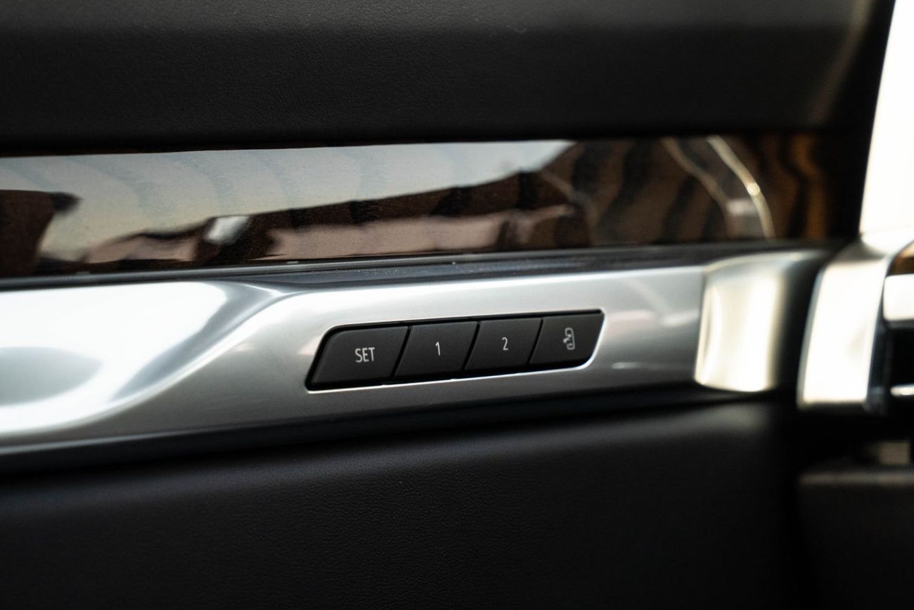 Cadillac Escalade Sport Platinum 6.2L 4WD Sport Platinum Executive 2025 Brand New American Specs 6.2L V8