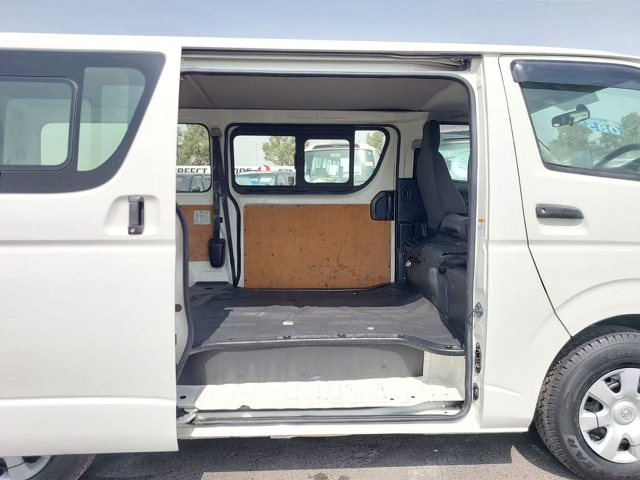 تويوتا هاياس (RAMADAN OFFER) TOYOTA HIACE VAN RHD 2018 MODEL 2.8 L DIESEL AUTOMATIC(PM08223)
