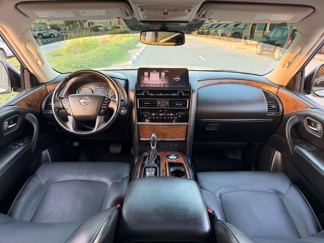 Nissan Armada Clean Title SL Full option 5.6 L original paint