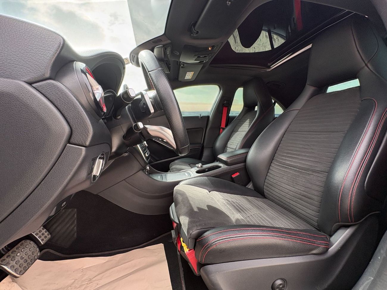 مرسيدس بنز CLA 250 4MATIC 2.0T A/T | 2019 | GCC SPECS | AED 1,730 per month