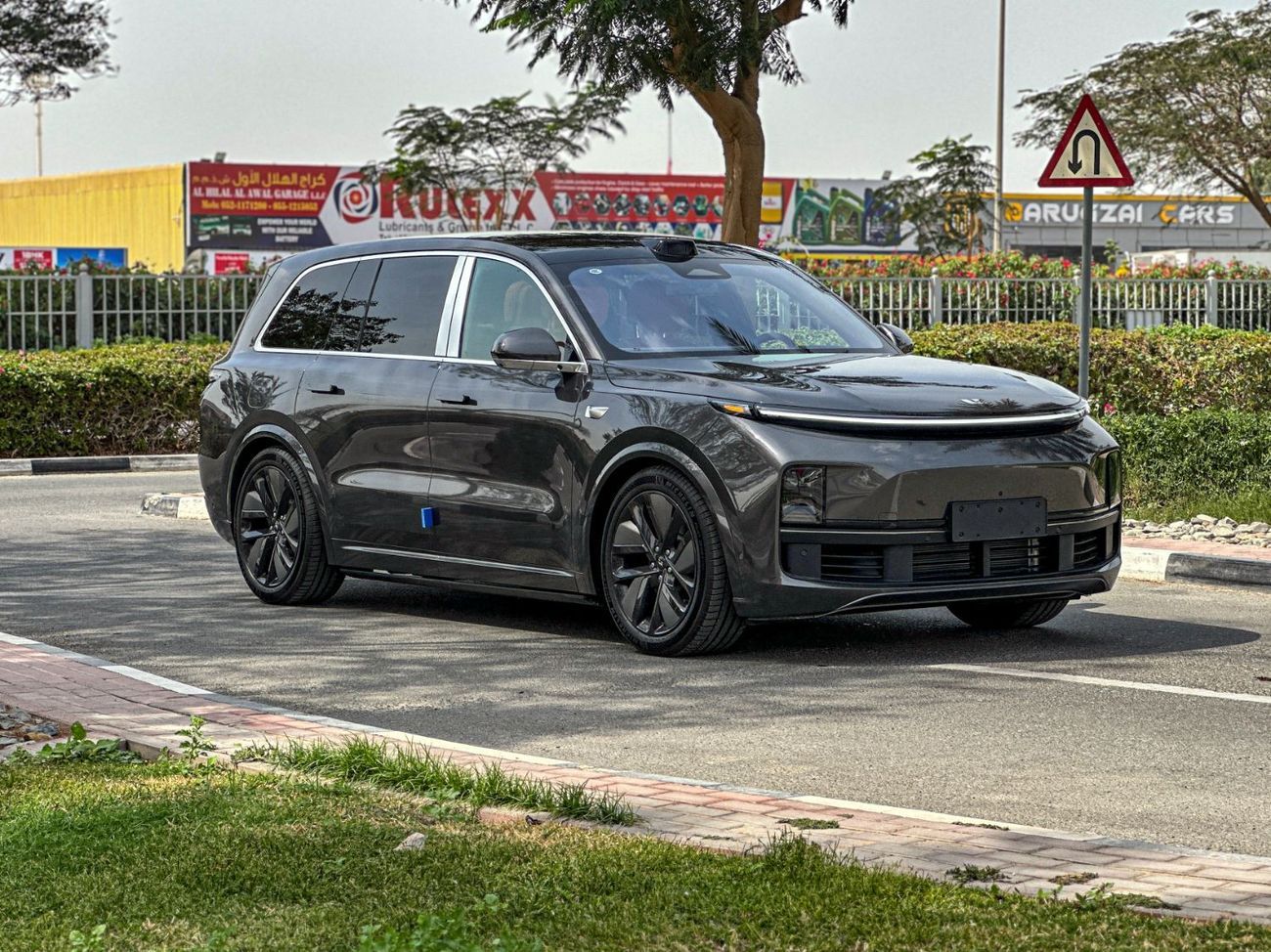 Li Auto L9 2024 Li Auto L9 Ultra / 1.5L Hybrid (Plug-In) / WLTC (1,412 Km) / 445 Hp / Warranty