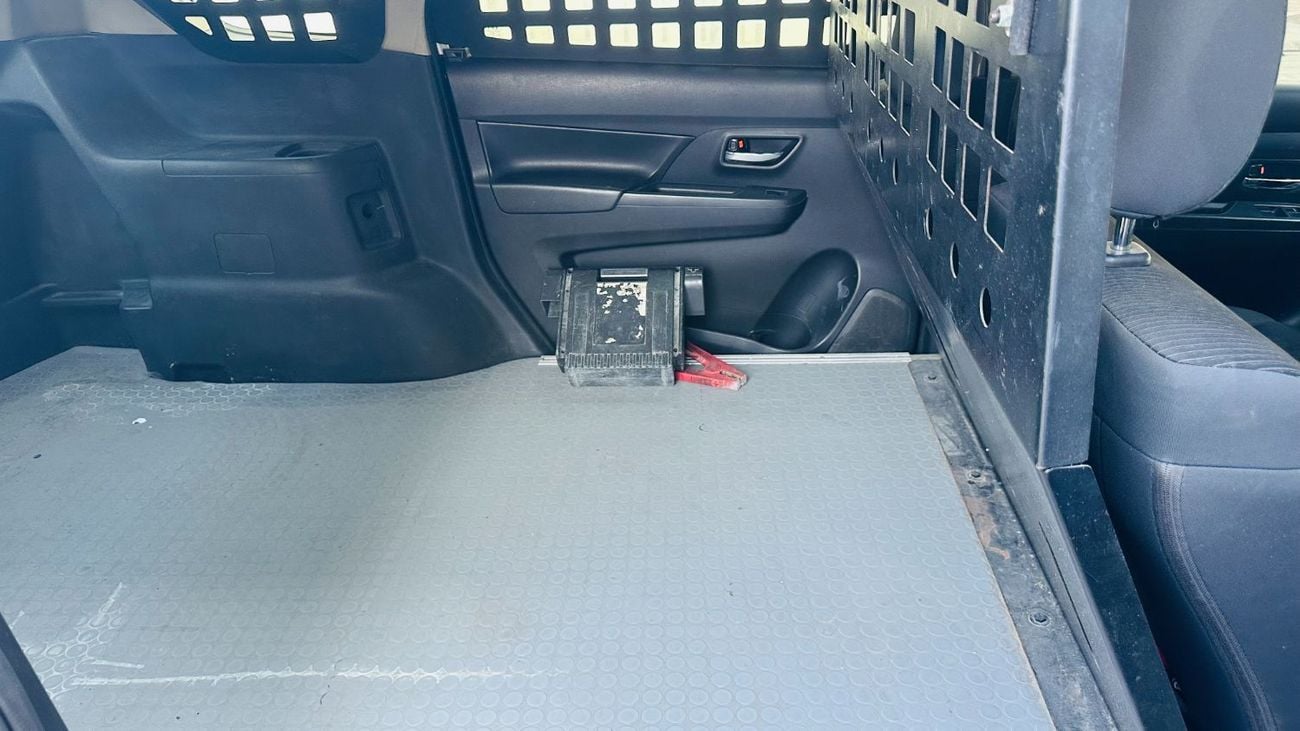 سوزوكي ايرتيغا سيارة توصيل | مقعدان | بدون رسوم إضافية | سيارة مستعملة معتمدة |