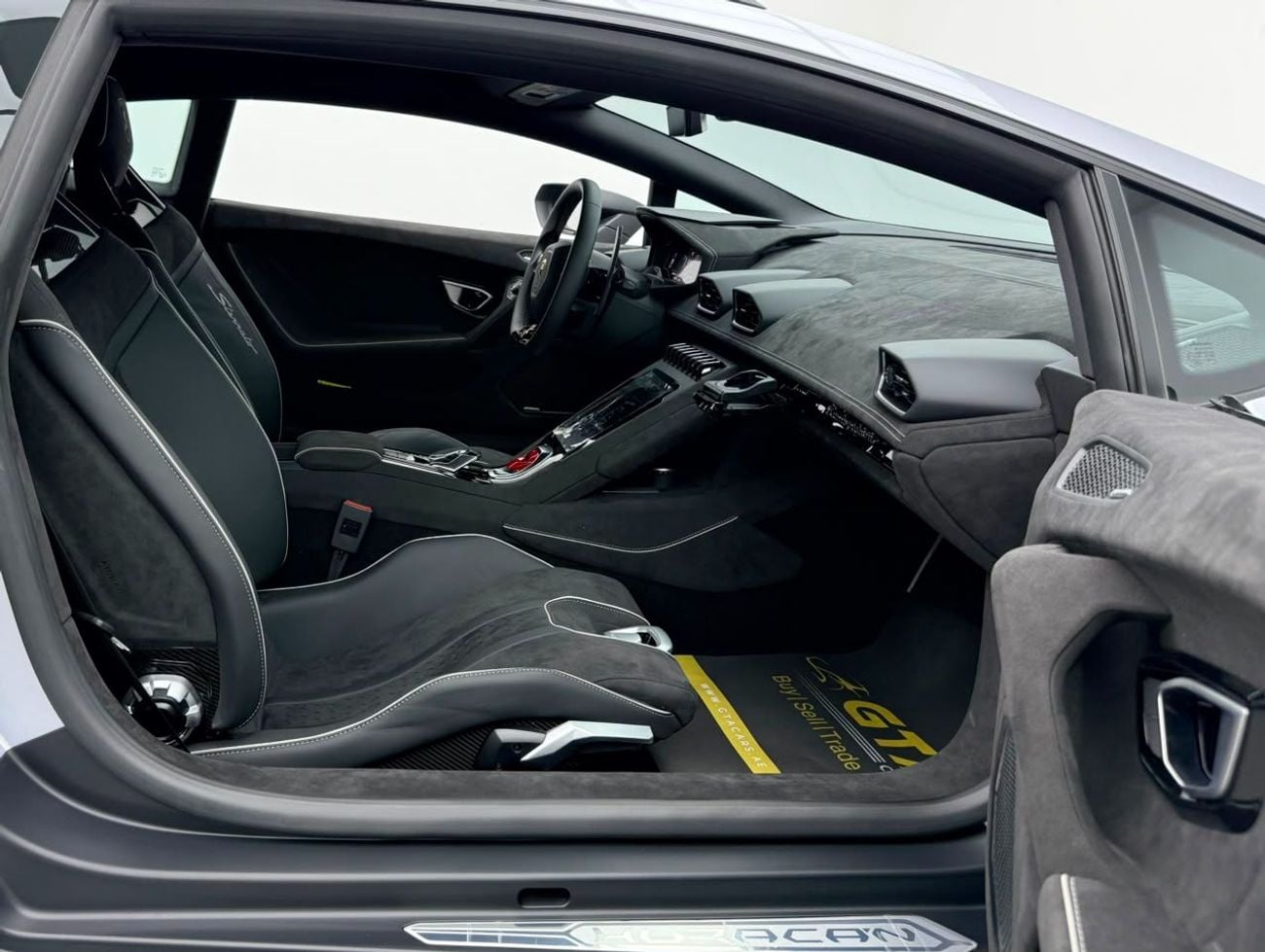 لامبورغيني هوراكان 2024 Lamborghini Huracan Sterrato LP-610-4, Warranty, Full Service History, Very Low Km, Japanese