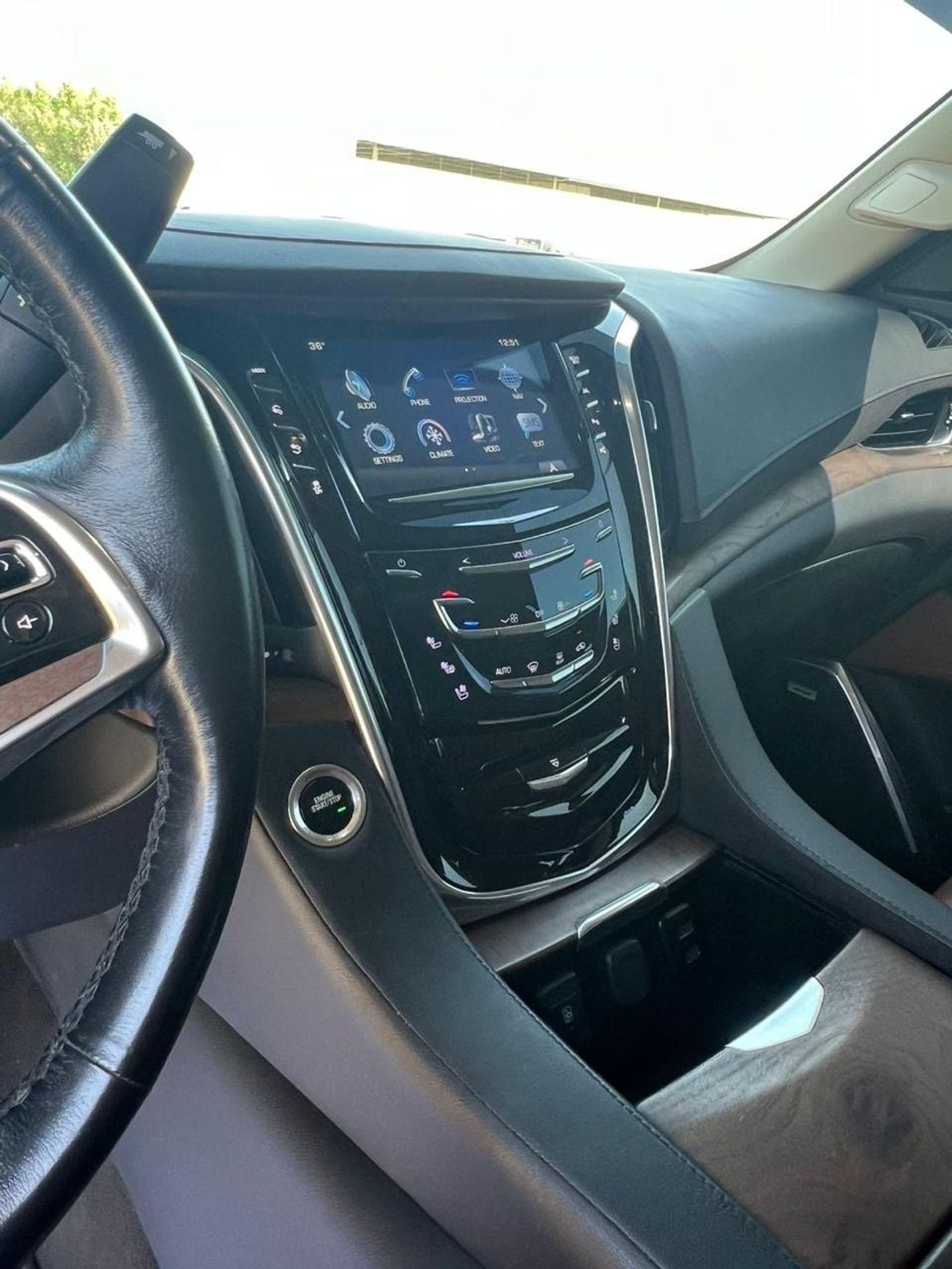 Cadillac Escalade Premium Luxury 6.2L 4WD