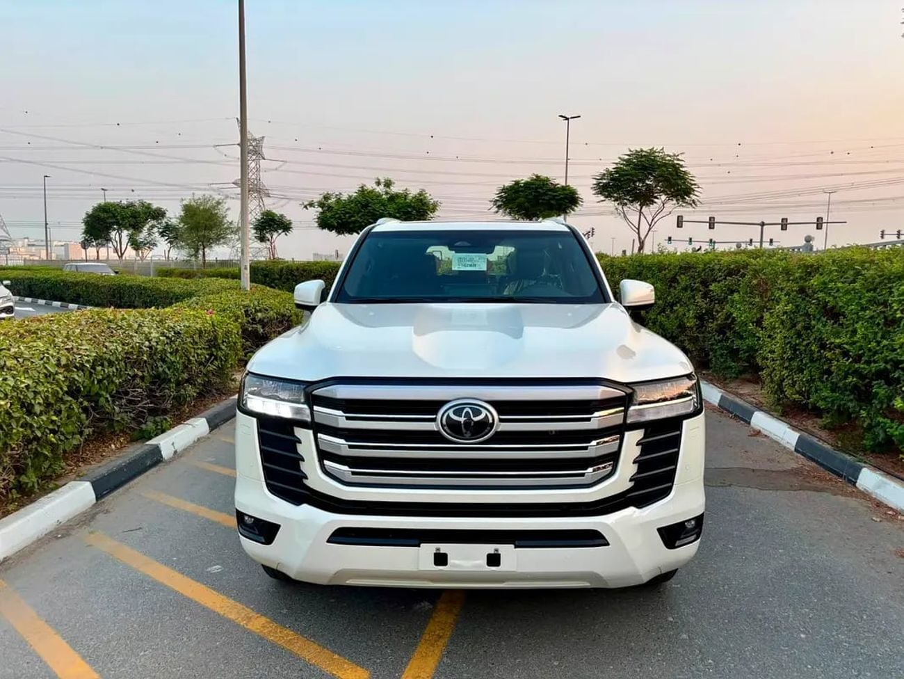تويوتا لاند كروزر GXR 4.0L V6 - Brand GCC Specs