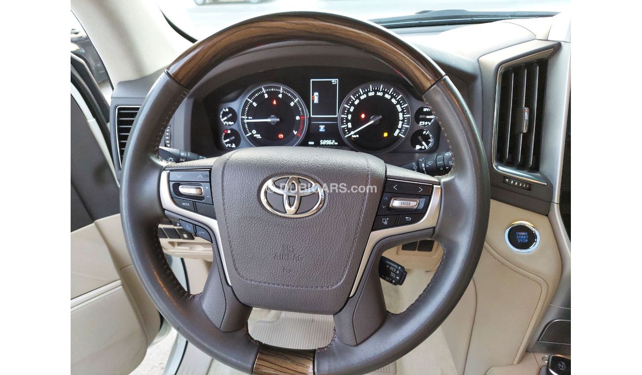 Toyota Land Cruiser GXR1