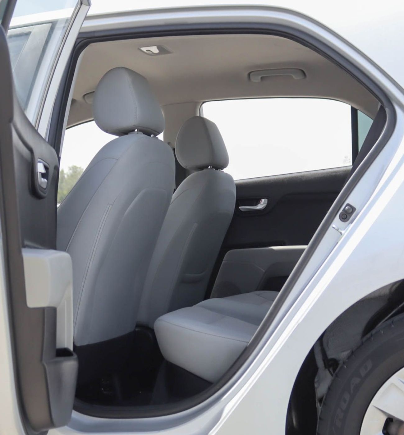 Kia Rio EX 1.4L (107 HP) Hatchback Kia Rio 1.4L 2019 GCC accident free in excellent condition 528 P.M